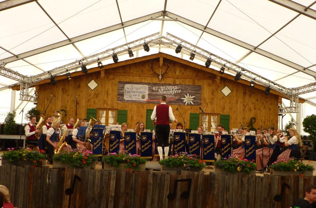 Bezirksmusikfest in Asch